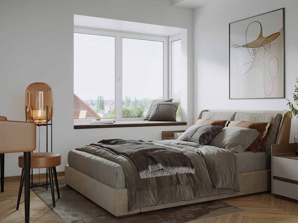 Chambre lumineuse avec une grande fenêtre PVC blanche à trois vantaux