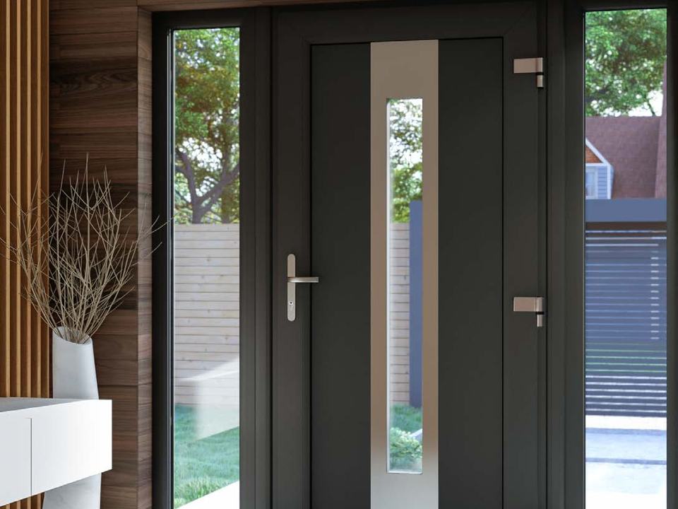 Porte d'entrée PVC anthracite avec vitrage vertical et impostes latérales vitrées